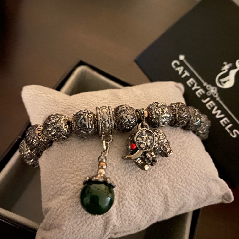 Tibetan Silver Elephant Charm Bracelet Green Bead Stretch Bracelet Gift - Picture 2 of 3